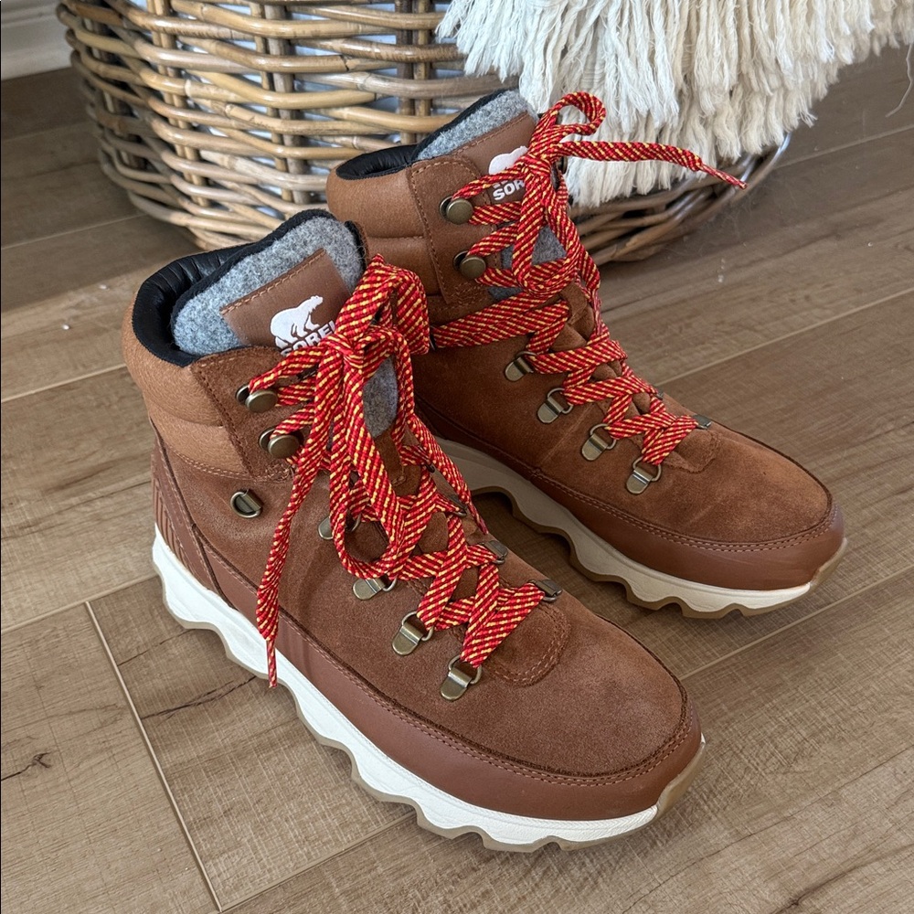 Women’s Sorel Kinetic Waterproof Boots - Picture 4 of 8
